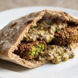 سندوتش طعمية ع بابا غنوج