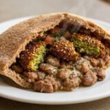 سندوتش فول ع طعمية